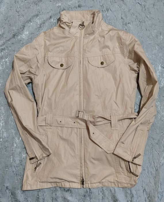 Vând geacă de damă Barbour.