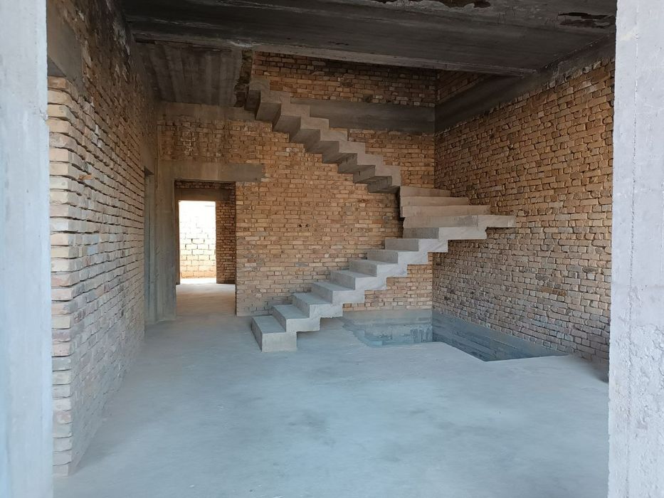 Uchastka sotiladi karobka xolatda