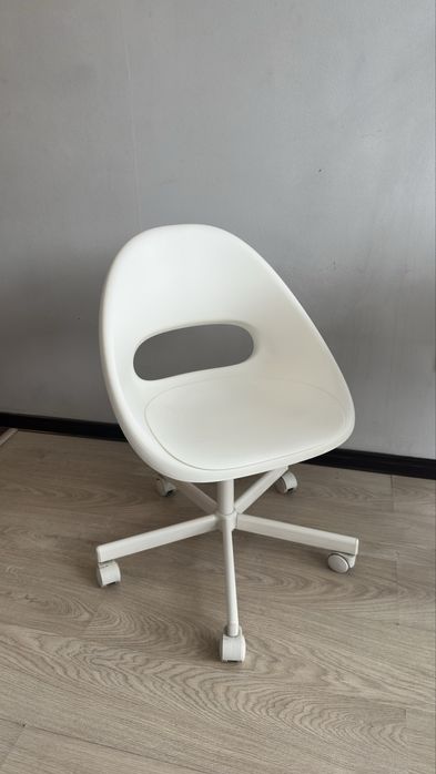 Стул белый IKEA срочно