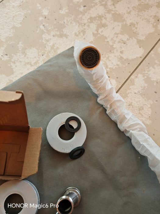 Стенен смесител подходящ за кухня и баня.