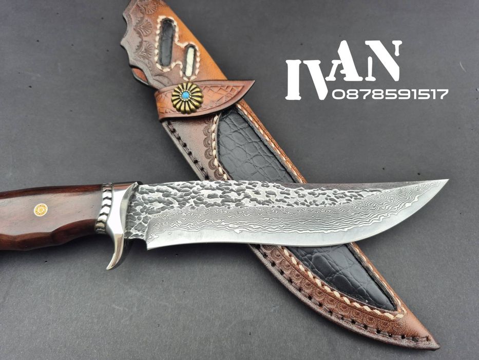 Японски ловен нож от дамаска стомана с  VG10 сърцевина и кожена кания