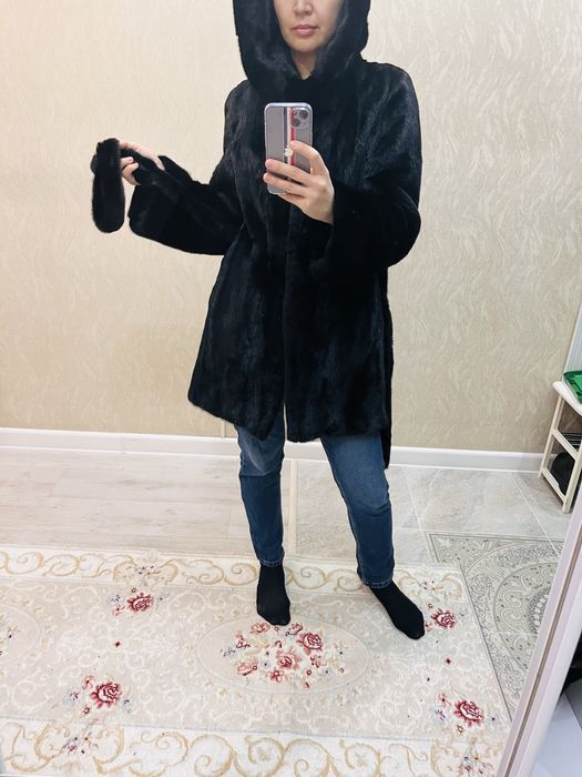 Норковая шуба черная с капюшоном
