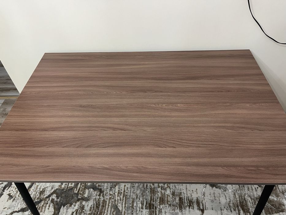 Стол в отличном состоянии