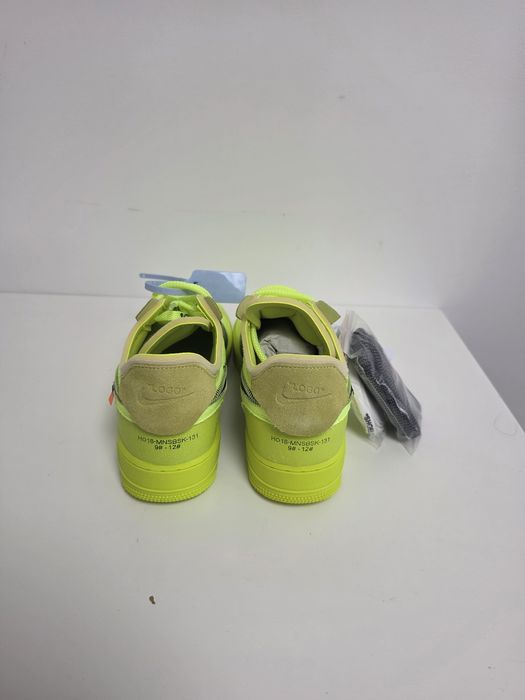 Nike Air Force 1 Low x Off-White „Volt”.