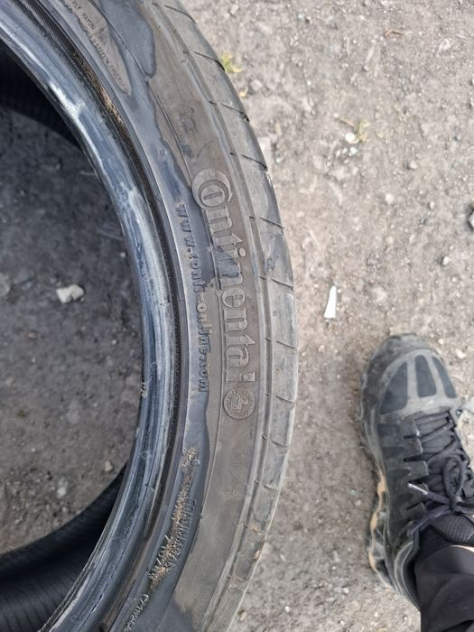 Vand 2 anvelope 265 35 18 continental de vara bune