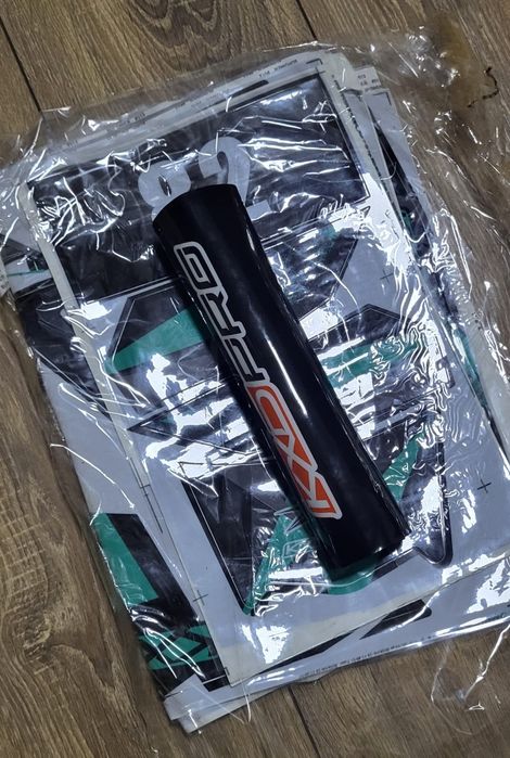 Cross 150cmc 2025, stickere, echipamentul si casca incluse