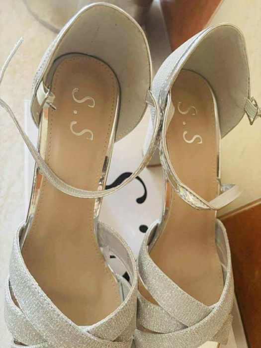 Sandale cu toc !