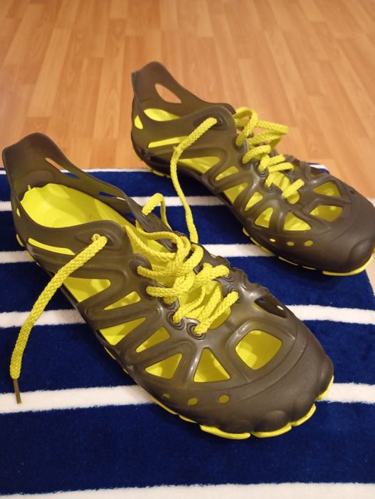 Se vinde o pereche Mocasini pt sport mărimea 43