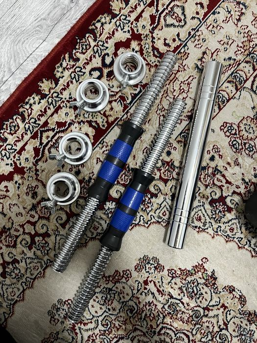 набор гантелей.