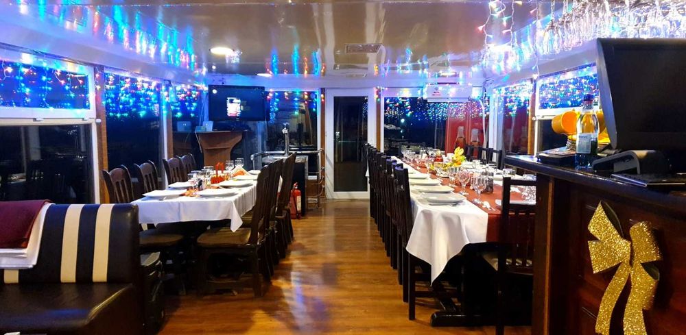 hotel plutitor  front  acostare/ teren intravilan  BRATUL SF. GHEORGHE