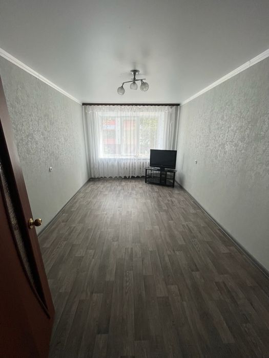Сдам двухкомнатную квартиру,4 мкр,1 этаж