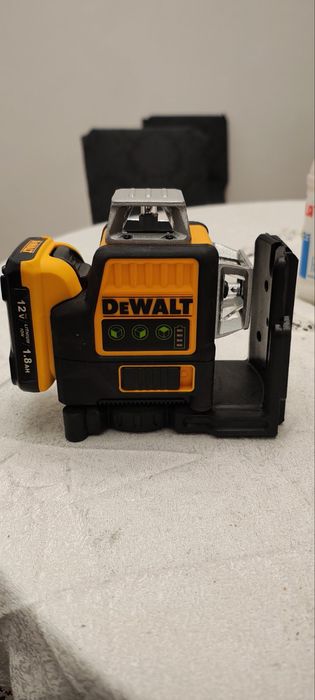 Лазерен нивелир 16 линии 4D DeWalt