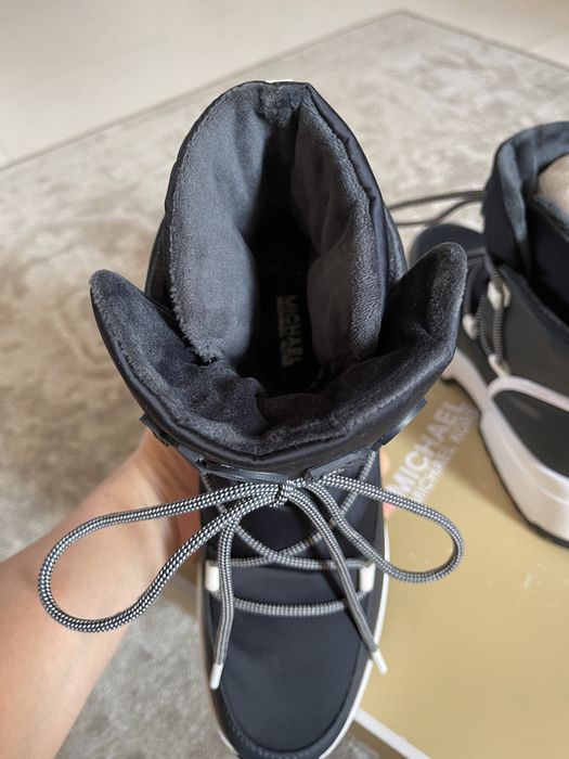 Продам новые дутики -ботинки  MICHAEL KORS