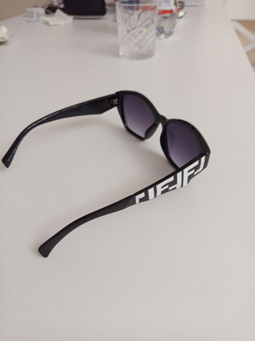 Очки солнечные FENDI