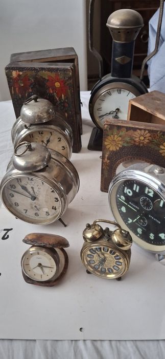 Часовници сетнастолен будилник и каминен