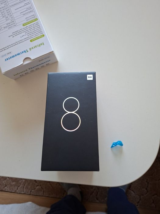 xiaomi mi8- 100лв. В перфектно състояние