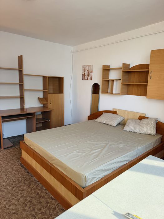 Direct proprietar inchiriez apartament  1 camera 40 mp utili plus balcon