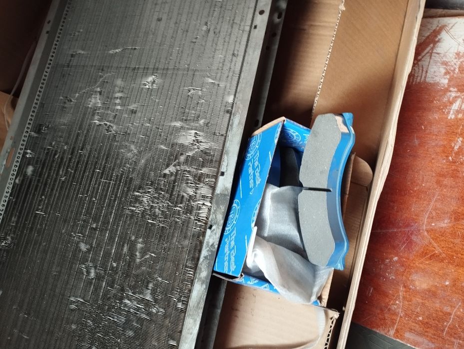 Продам радиатор на Мерседес спринтер .