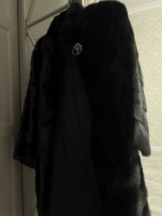 Продам шубу 70000