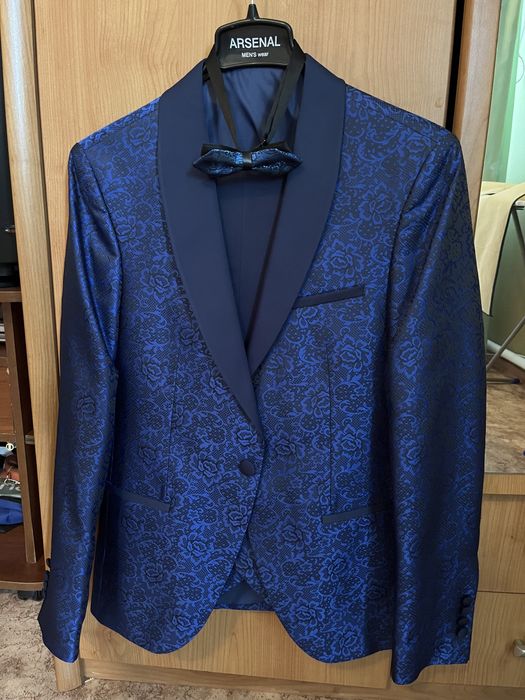 Продаю костюм тройка