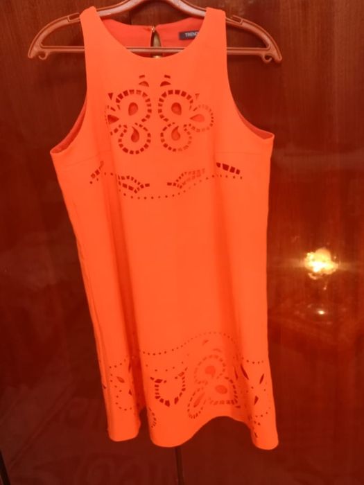 Продам оранжевое платье