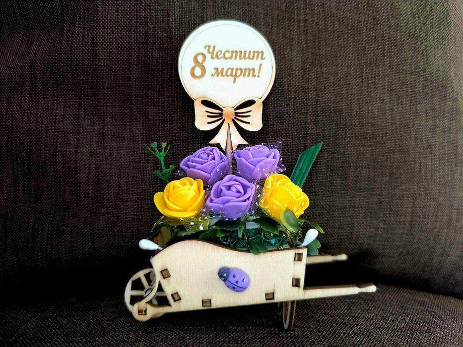 Дървени каручки за 8 март