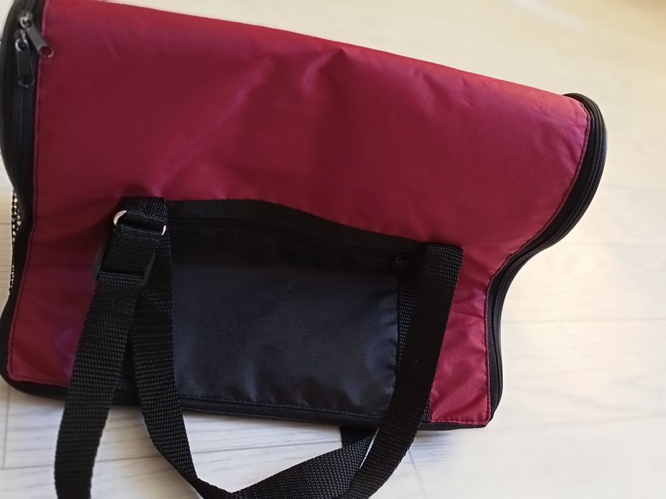 Продам переноску для маленького животного.