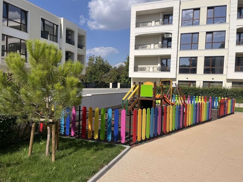 Продава се Тристаен апартамент в Пловдив, Младежки Хълм - 141 кв.м за 1043 €/кв.м - Снимка #2