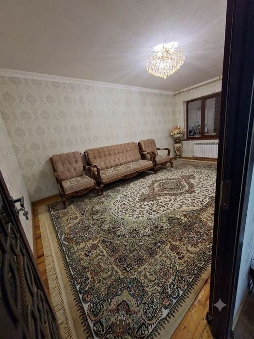 Жиззах шахрида 2 хонали (3хона килинган) шинам квартира сотилади.