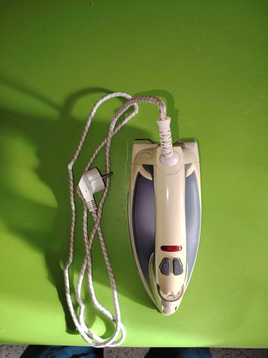 Продаётся утюг Поларис