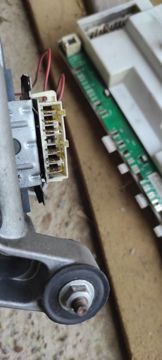 Пералня Indesit на части