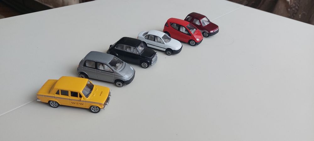 Машинки целые металлические