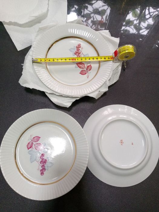 Тарелки большие глубокие.