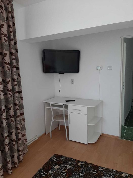 Închiriez apartament cu 1 camera- Zona Petru Rares