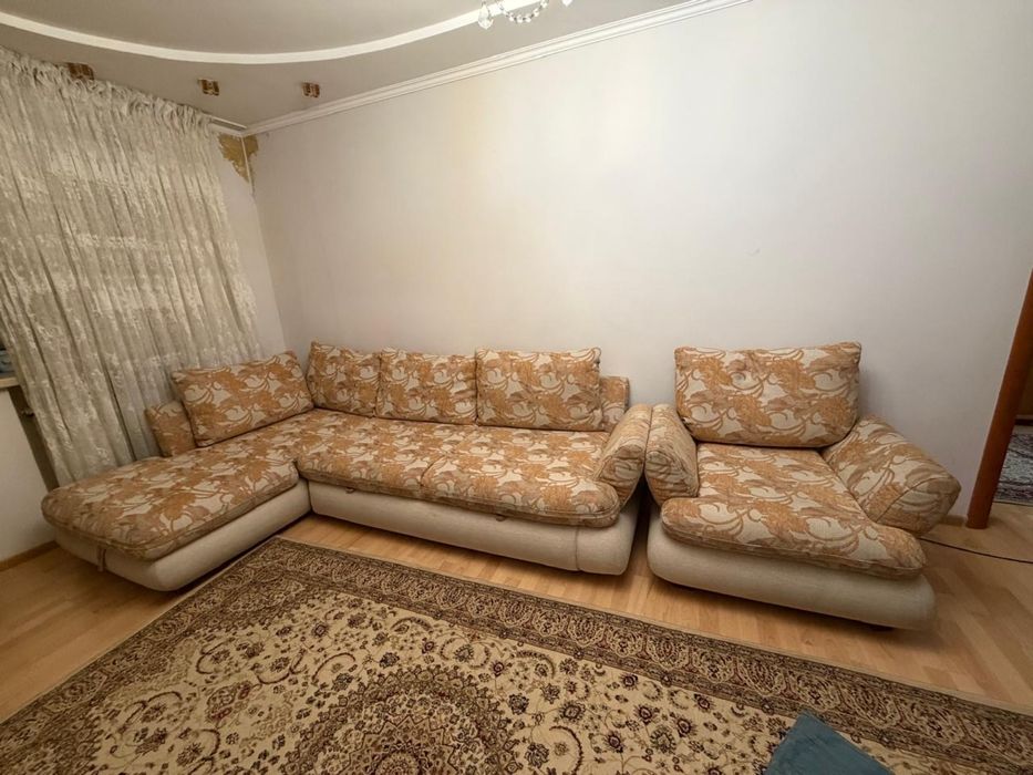 продам угловой диван с креслой