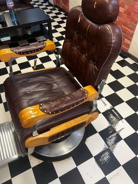 Две стол за фризьориски салон