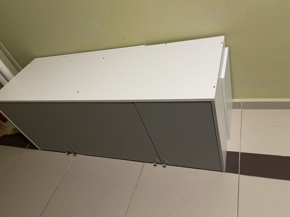 Продается шкаф подвесной 4 х дверной.