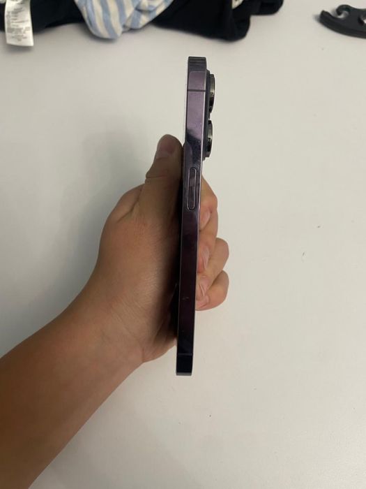 Iphone 14 pro в баклажановом цвете