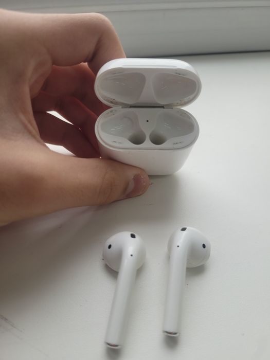 Продам AirPods 1