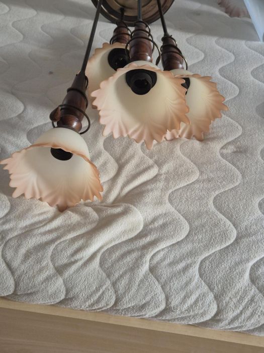 Продавам  полилей