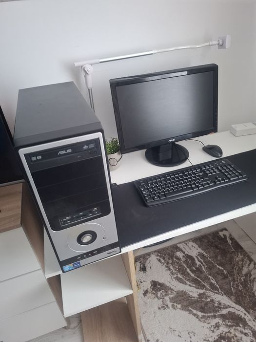 Vând sistem pc asus