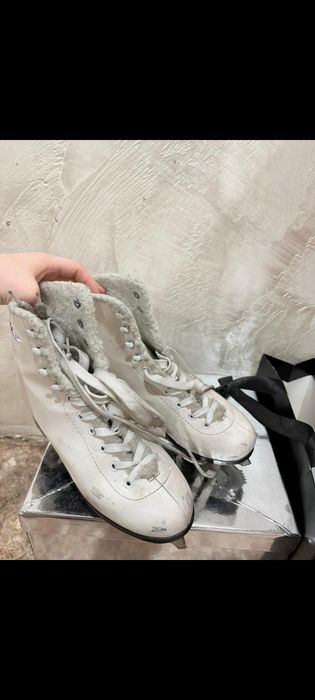 Фигурный коньки срочно продам