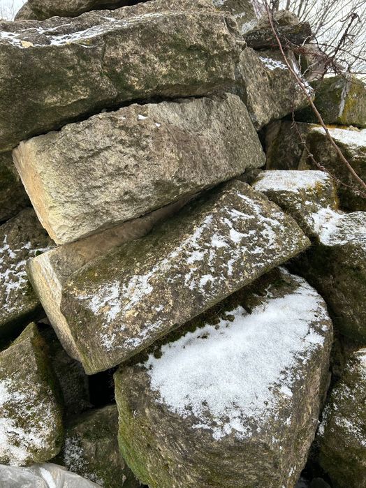 Vând piatră de beci