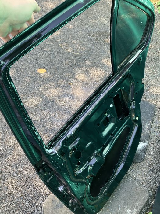 Задняя правая дверь на bmw e36