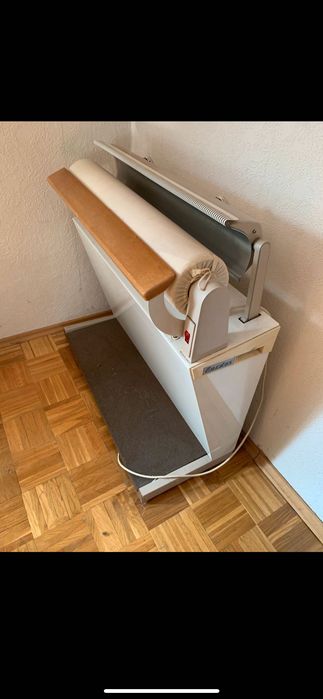 Mașină pentru călcat draperii