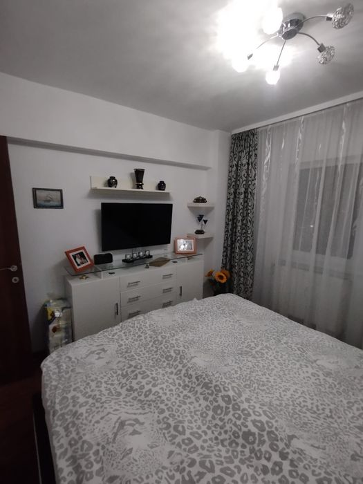 Inchiriez apartamanet 2 camere Bl Decebal