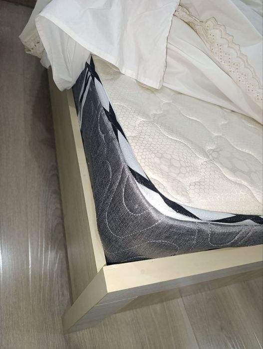 Срочно продам хайтик спальный гарнитур