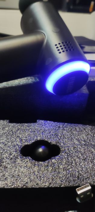 Масажен пистолет нов. Масажор