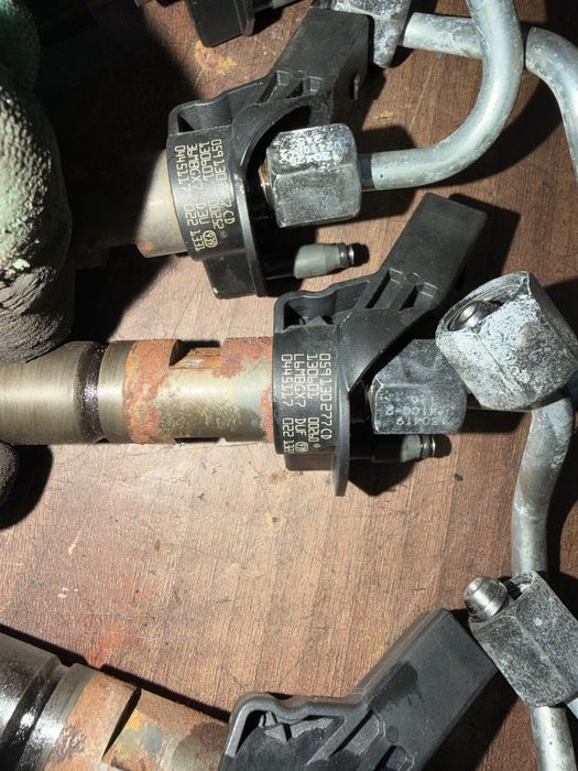 Injector audi a4 a5 a6 a7 a8 Q5 q7 3.0tdi CDUC CLAB CRC 059130277CD