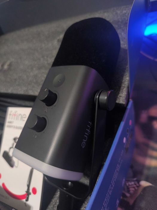 FIFINE GAMING AM8T Dynamic RGB микрофон със стойка